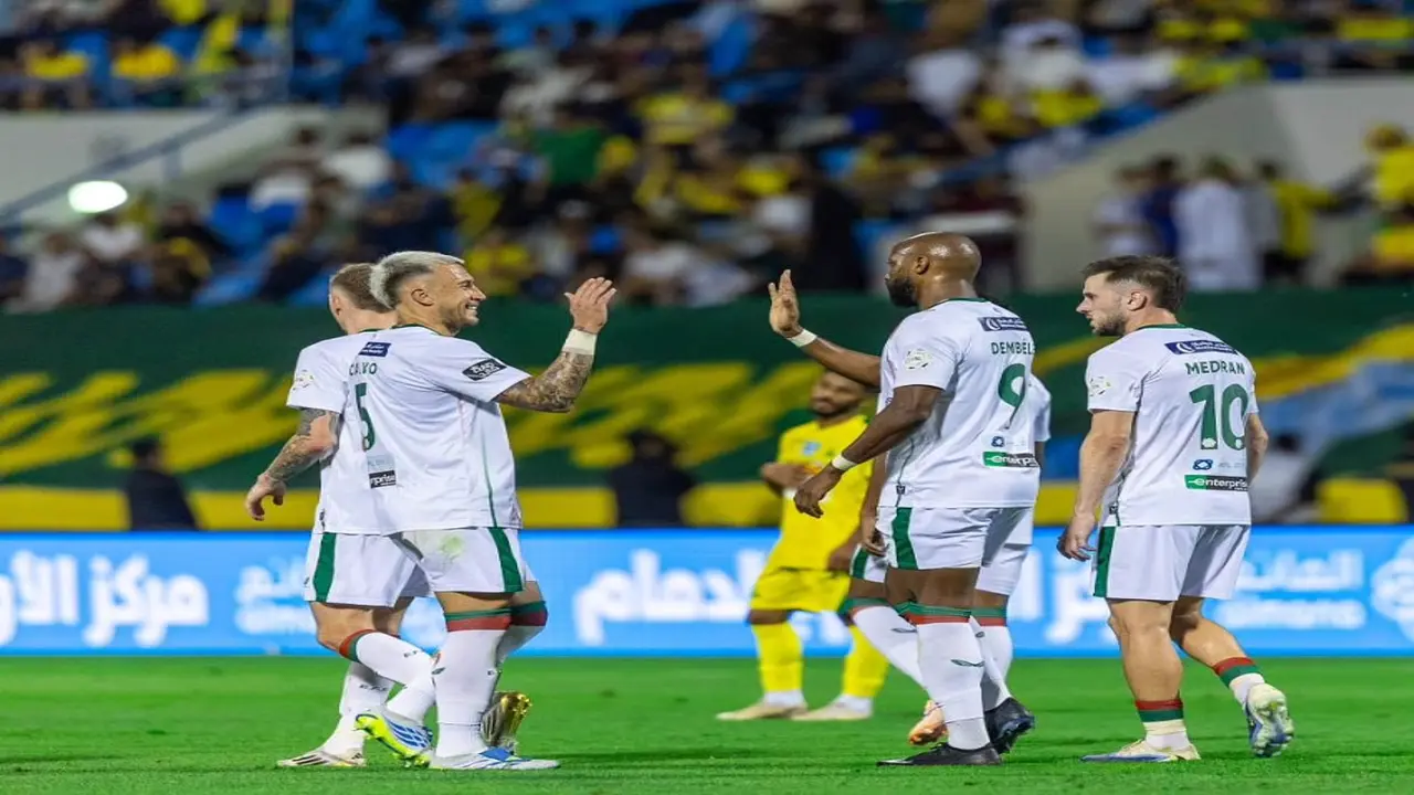 الاتفاق يحقق فوزاً عريضاً بخماسية نظيفة على الخليج في دوري روشن السعودي